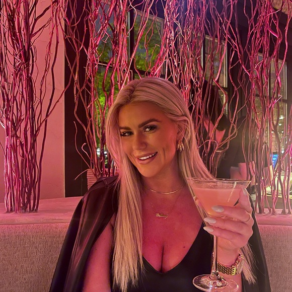 🎉 MEET YOUR SELLER 🎉 - Picture 1 of 9